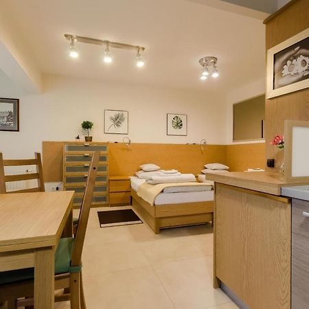 Family Apartments - Private Parking Krasków Εξωτερικό φωτογραφία