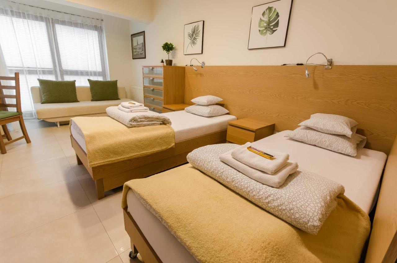 Family Apartments - Private Parking Krasków Εξωτερικό φωτογραφία