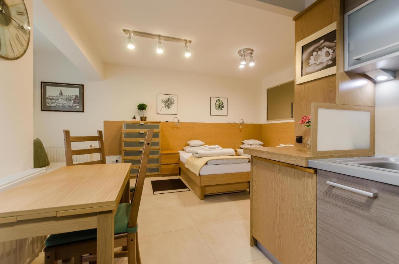 Family Apartments - Private Parking Krasków Εξωτερικό φωτογραφία