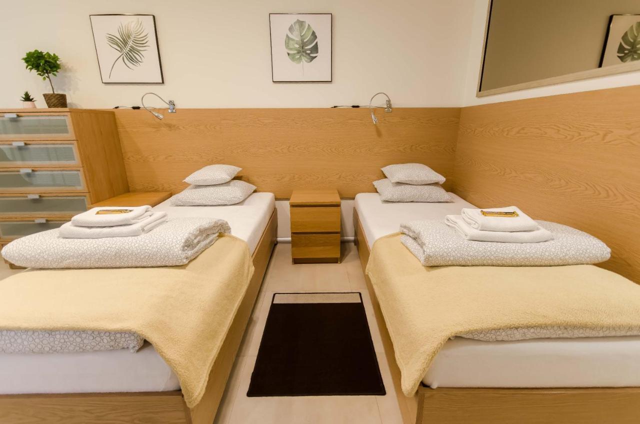 Family Apartments - Private Parking Krasków Εξωτερικό φωτογραφία