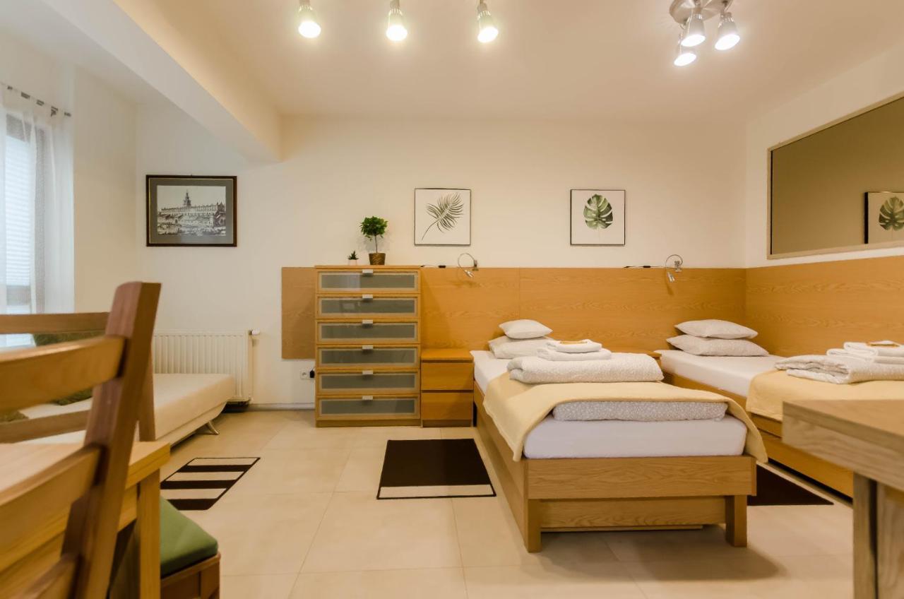 Family Apartments - Private Parking Krasków Εξωτερικό φωτογραφία