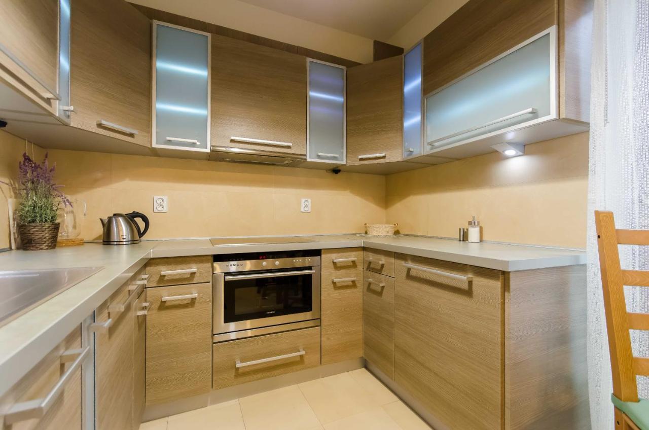 Family Apartments - Private Parking Krasków Εξωτερικό φωτογραφία