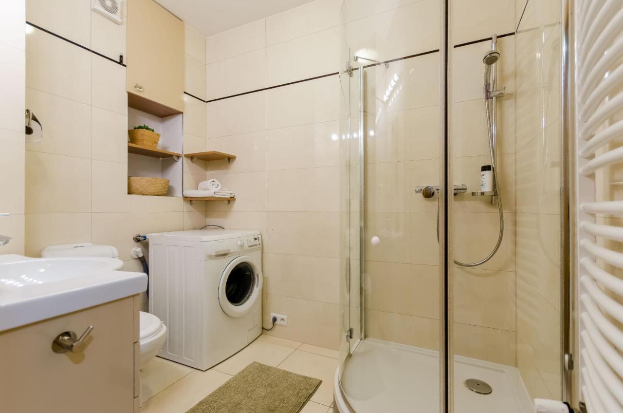 Family Apartments - Private Parking Krasków Εξωτερικό φωτογραφία