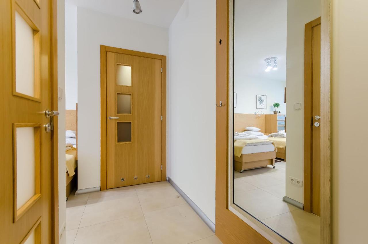 Family Apartments - Private Parking Krasków Εξωτερικό φωτογραφία